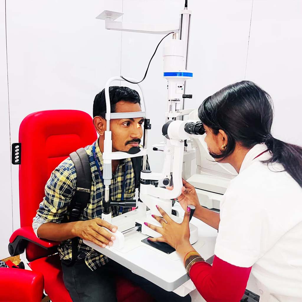 Vasantham Optical Eye Test